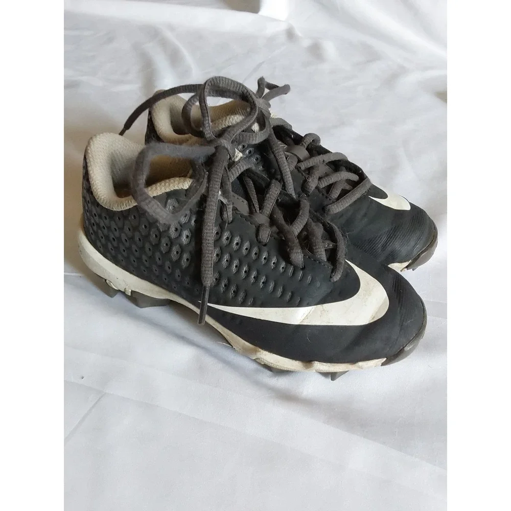 NIKE  FAST FLEX BLACK/WHITE BASEBALL/FOOTBALL CLEATS‎  Kids Sz 12CW